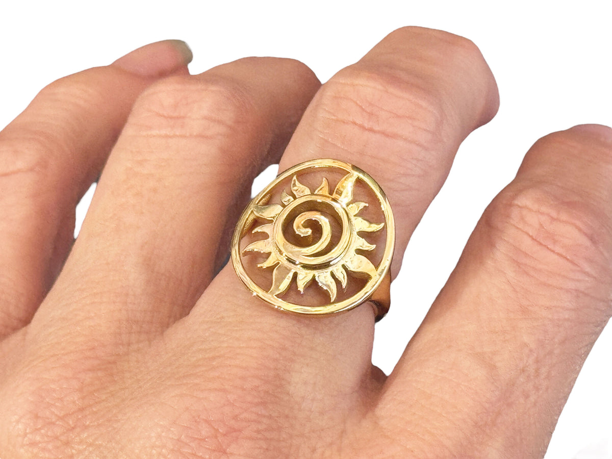 Alternate view of the yellow gold sun swirl ring