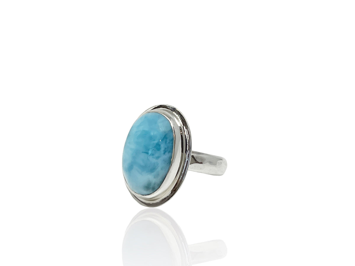17x12mm oval ocean-blue Caribbean larimar in a solid silver bezel on a facet-textured sterling silver band