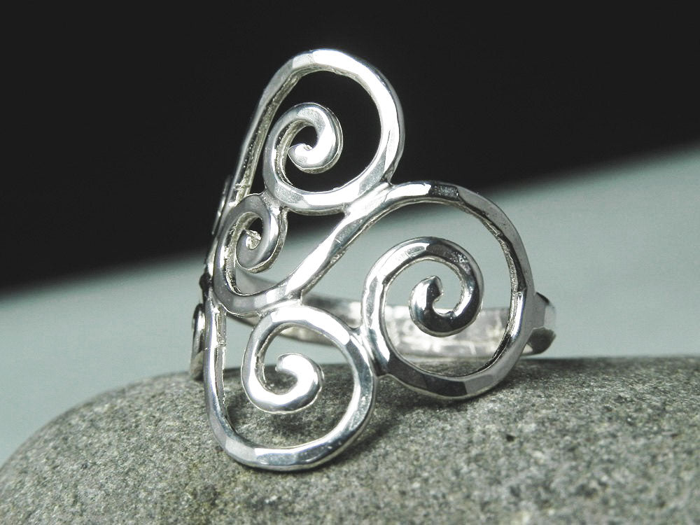 Another angle of the hammered silver swirl ring
