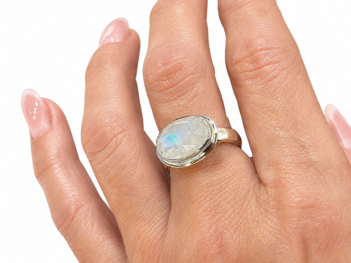 Silver Oval Faceted Moonstone Ring with Hammered Band Size 8