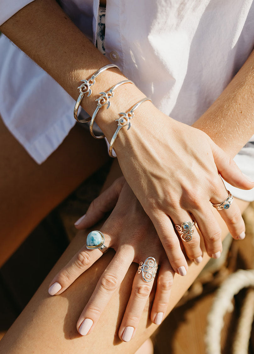 4mm Sea Turtle Bracelet Silver Latching Bangle