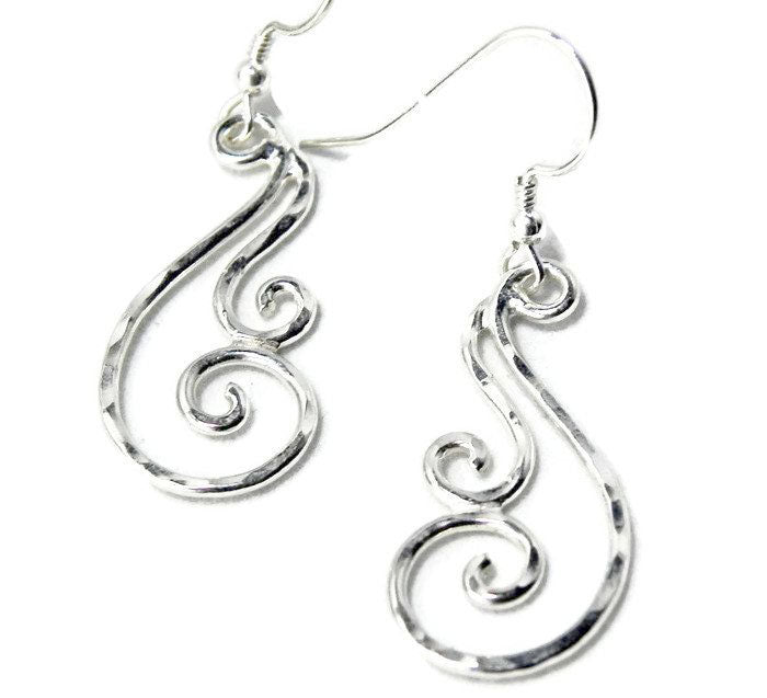 Orecchini pendenti a spirale in argento sterling: gioielli con effetto twist swirl - Italia Orecchini pendenti a spirale in argento sterling: gioielli con effetto twist swirl - Italia