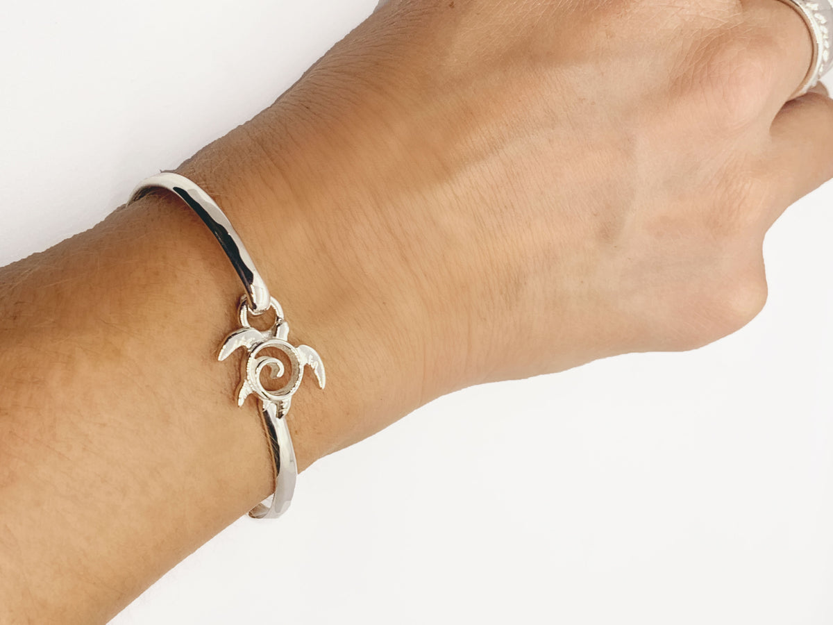 4mm Sea Turtle Bracelet Silver Latching Bangle